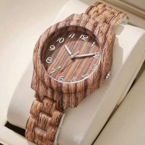 Wooden Watch with Brown Grain Pattern